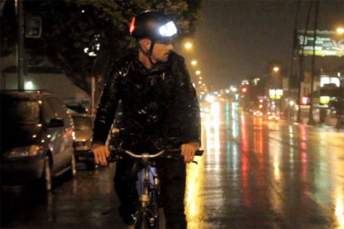 Велосипедный шлем с интегрированными фонарями Torch