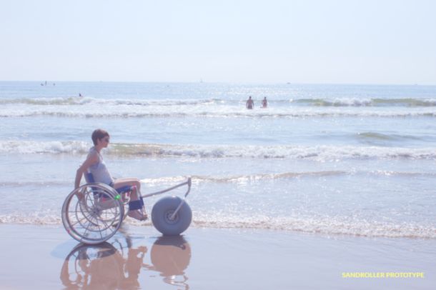 Гигантское пляжное кресло-каталка SandRoller