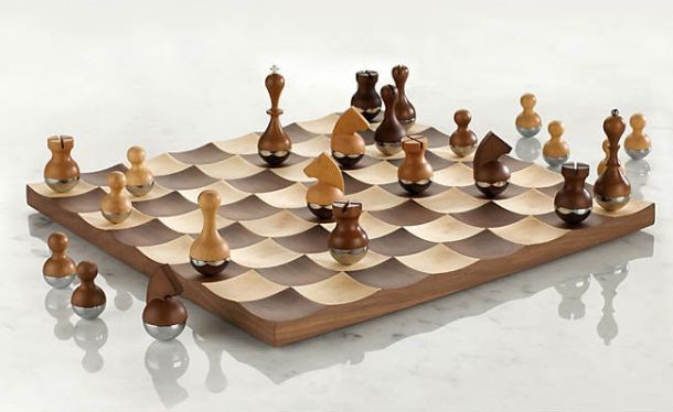 Шахматы-неваляшки Wobble Chess