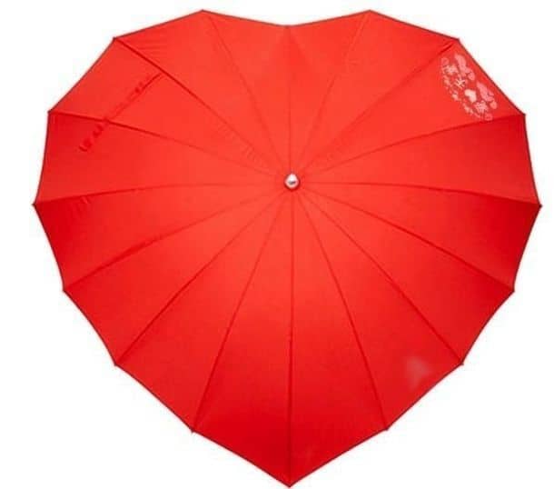 Зонтик в форме красного сердечка