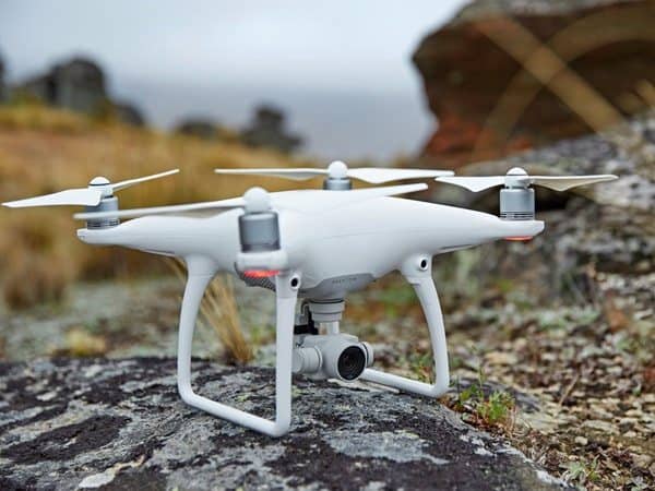 Высокотехнологичный дрон Phantom 4