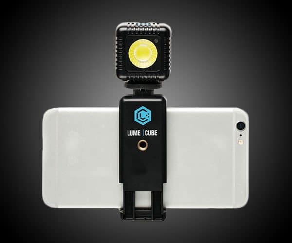 Водонепроницаемая фотовспышка для смартфонов Lume Cube