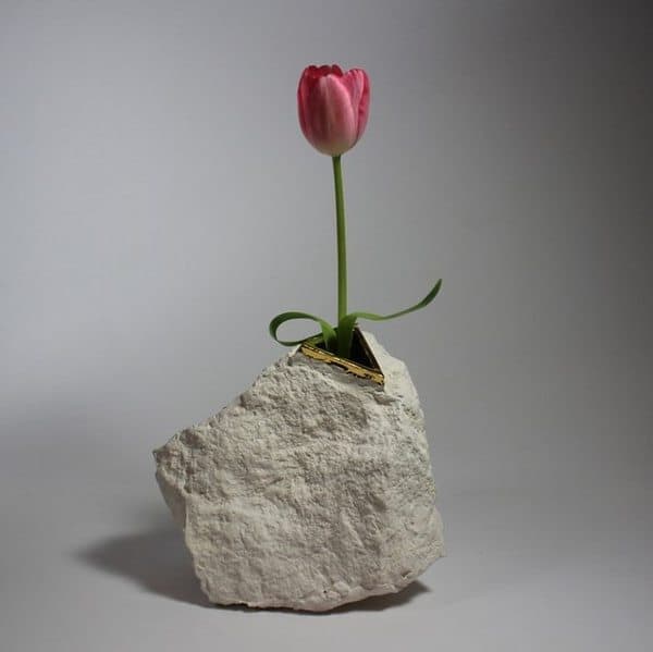 Цветочная ваза из камня