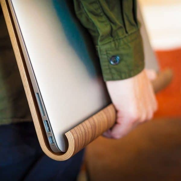 Деревянная подставка-держатель для MacBook