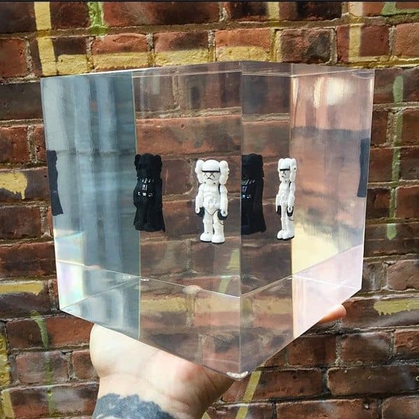 Прозрачный куб с персонажами "Звёздных войн"