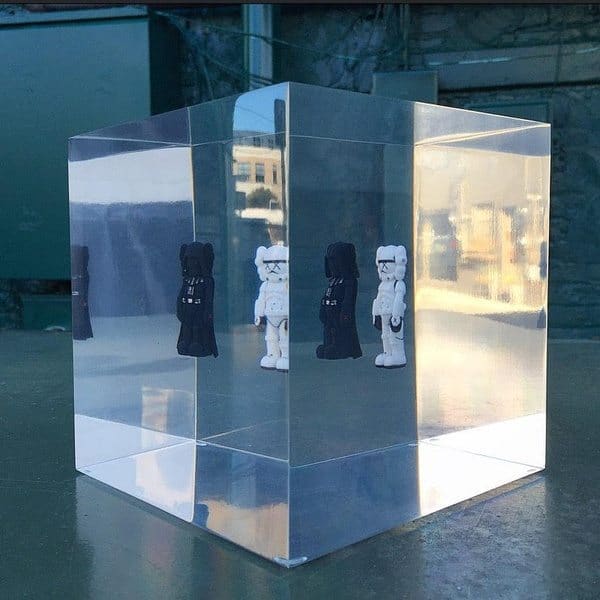 Прозрачный куб с персонажами "Звёздных войн"