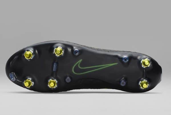 Футбольные бутсы Nike, к которым не прилипает грязь