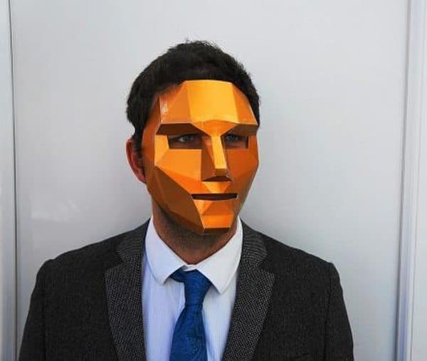Полигональная маска анонима