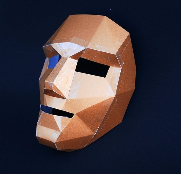 Полигональная маска анонима