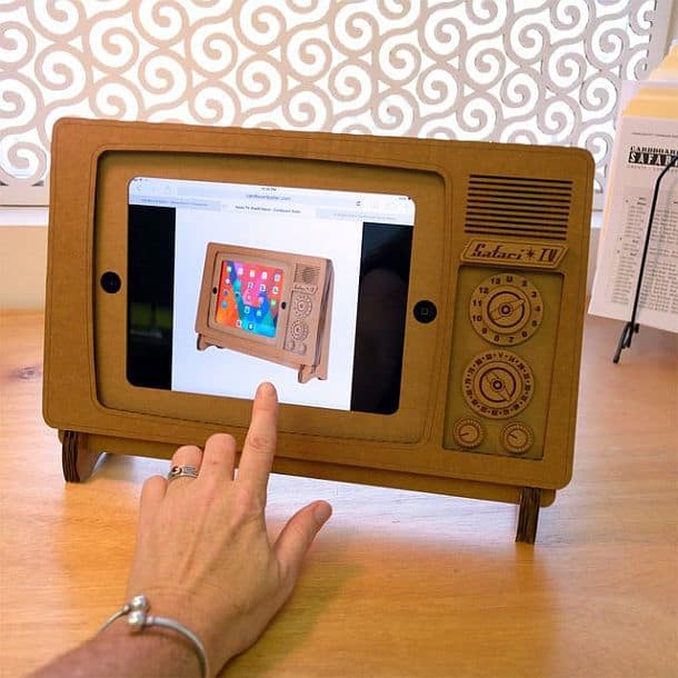 Картонная подставка Safari TV для планшетов iPad