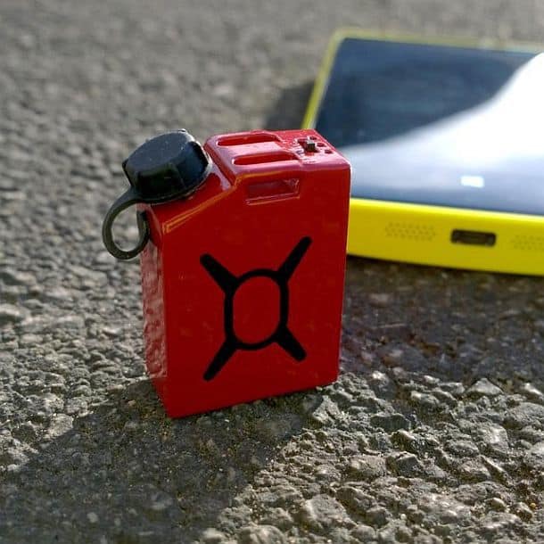 Миниатюрное зарядное устройство для айфонов Fuel от Devotec