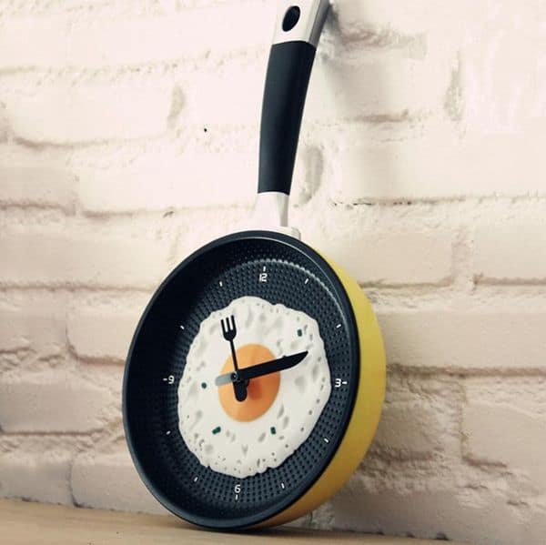 Настенные часы "Яичница на сковородке"