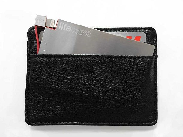 Резервный аккумулятор размером с банковскую карточку PlusUs LifeCard