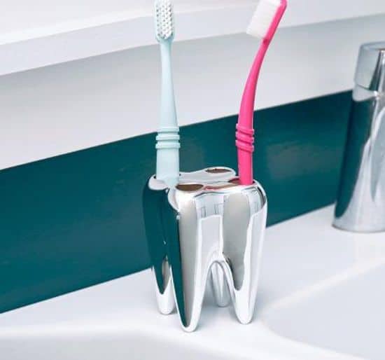 Фарфоровый держатель для зубных щёток в виде зуба