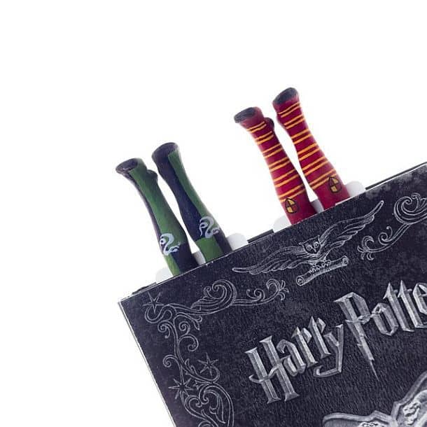 Закладки для книг в виде носков в духе Гарри Поттера