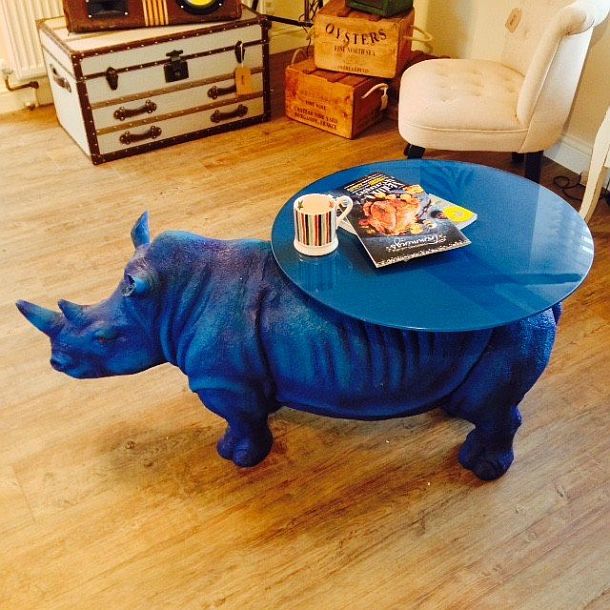Ретро журнальный столик в виде носорога