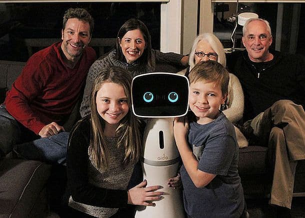 Семейный робот нового поколения Aido