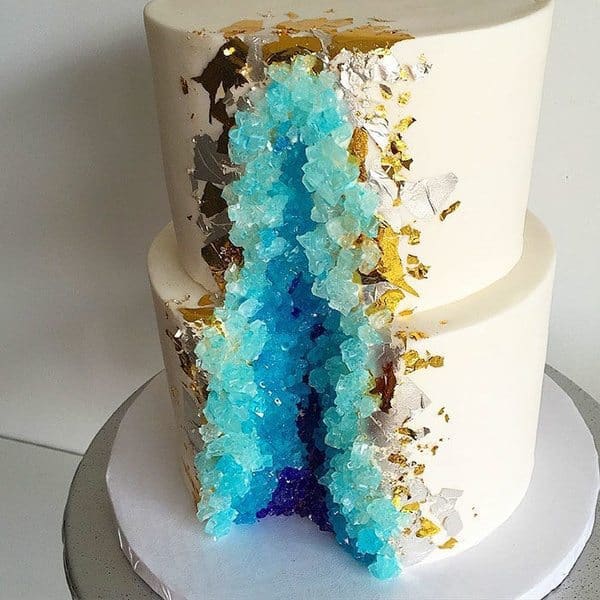 Свадебный торт в виде минерала