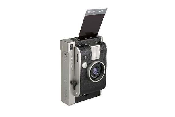 Кожаная фотокамера с мгновенной печатью Lomography Lomo'Instant