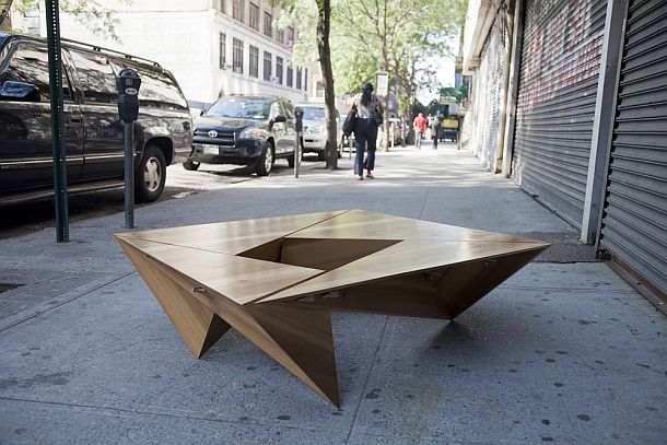 Кофейный столик из треугольных модулей