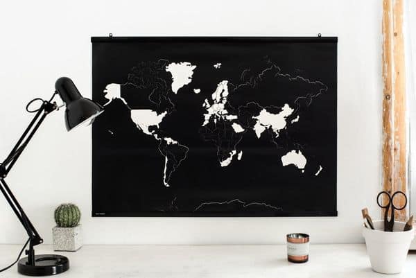 Карта мира с отрывными стикерами