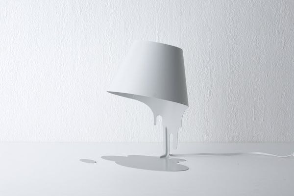 Лампа в виде перевёрнутого ведёрка с краской