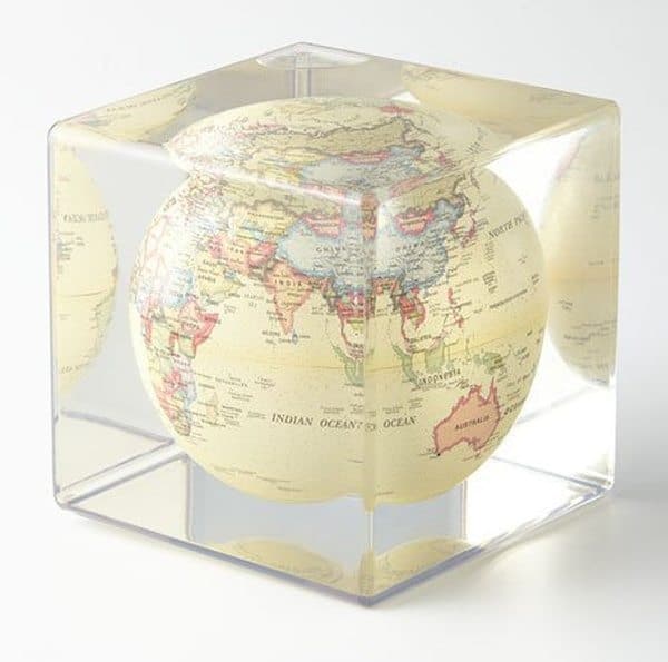 Глобус в прозрачном кубе Mova