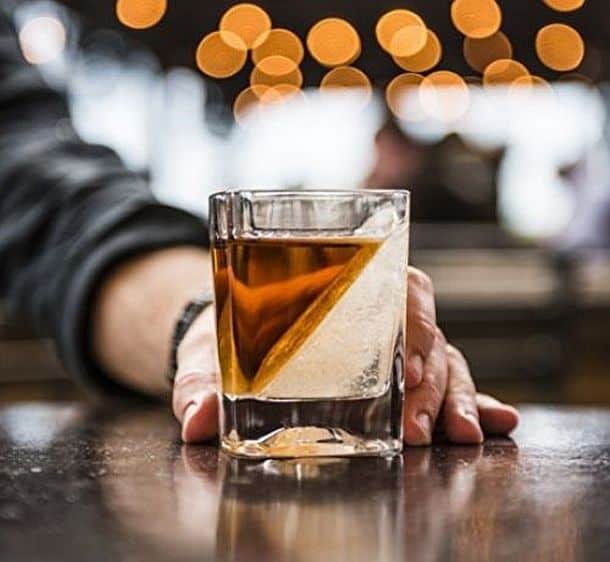 Стакан для виски Whiskey Wedge с клиновидным ледником