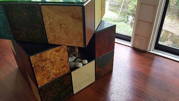 Домик для кошек в виде Кубика Рубика