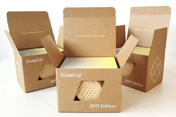 Настольный деревянный календарь на 2017 год DodeCal