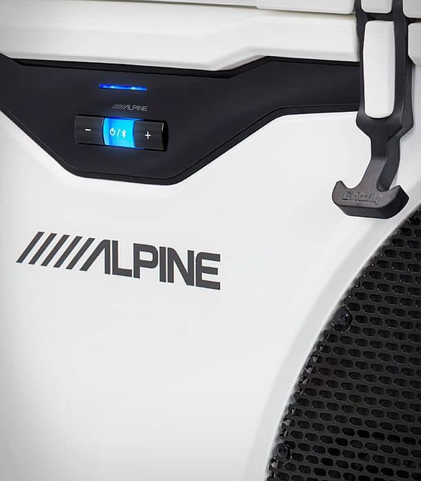 Умный переносной кулер для пикников Alpine ICE In-Cooler Entertainment PWD-CB1