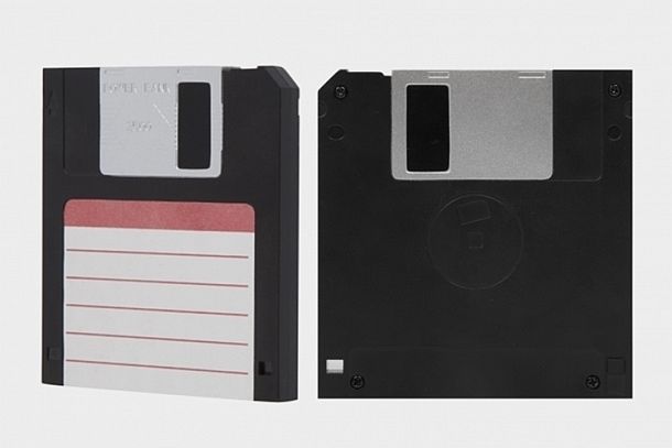 Резервный аккумулятор в форме флоппи-диска Floppy Disk Powerbank