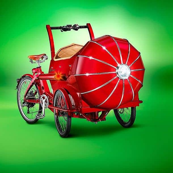 Трехколесный электрический велосипед в викторианском стиле
