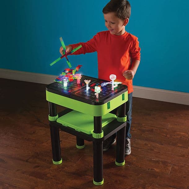 Детский конструктор со светящимися деталями и рабочим столом