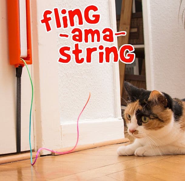 Прячущаяся игрушка-нитка для котов Fling-Ama-String от Moody Pet