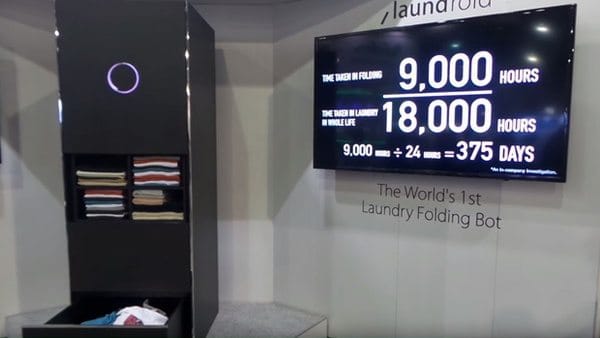Робот для складывания одежды Laundroid