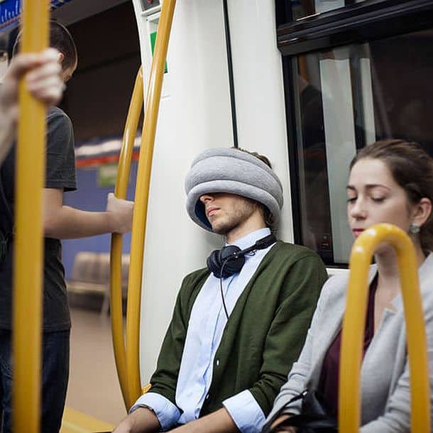 Дорожная подушка Ostrich Pillow Light