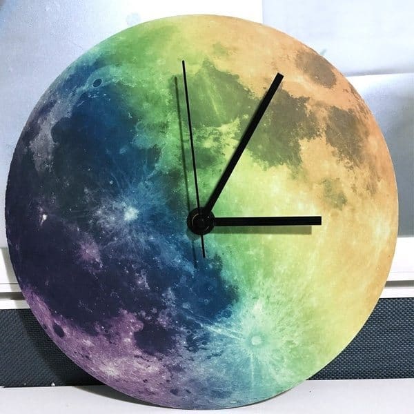 Настенные часы "Луна" с люминесцентным эффектом