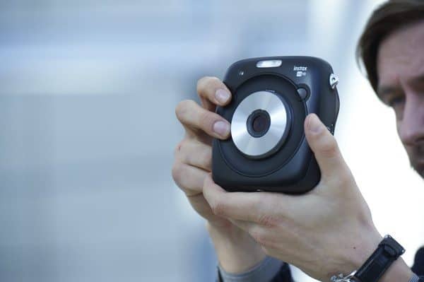 Обновлённая камера Fujifilm Instax Square SQ10