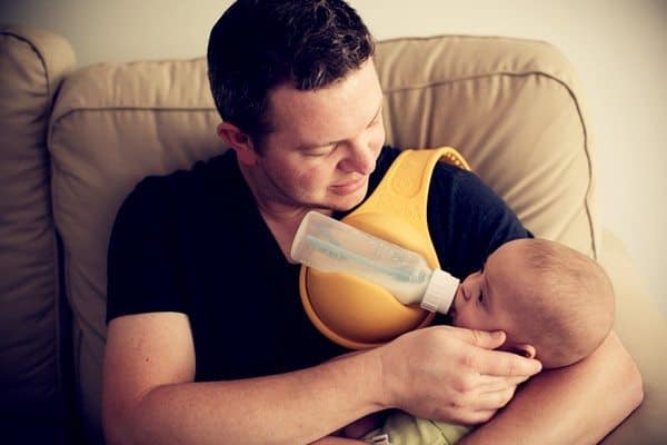 Плечевая накидка для кормления младенца