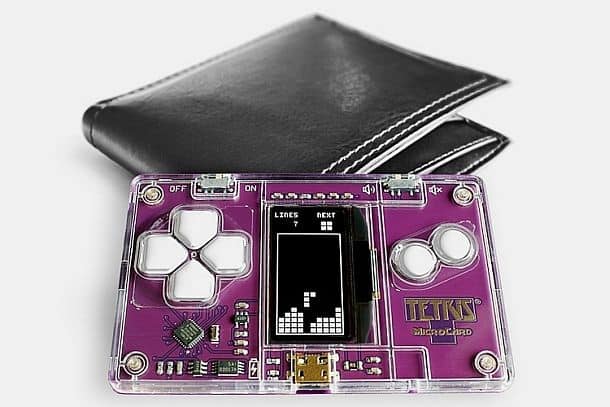 Игра в Тетрис размером в банковскую карточку Tetris Microcard