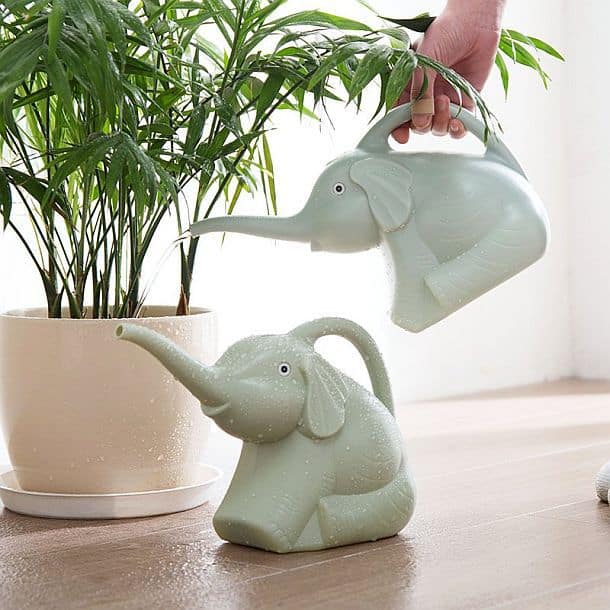 Лейка для полива растений в форме слоника