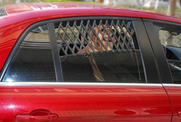 Складная решётка на окно автомобиля