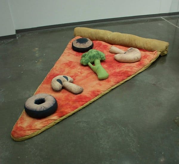 Спальный мешок в виде кусочка пиццы