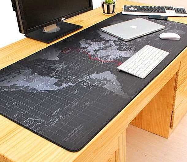 Гигантский коврик для компьютерной мыши в виде карты мира