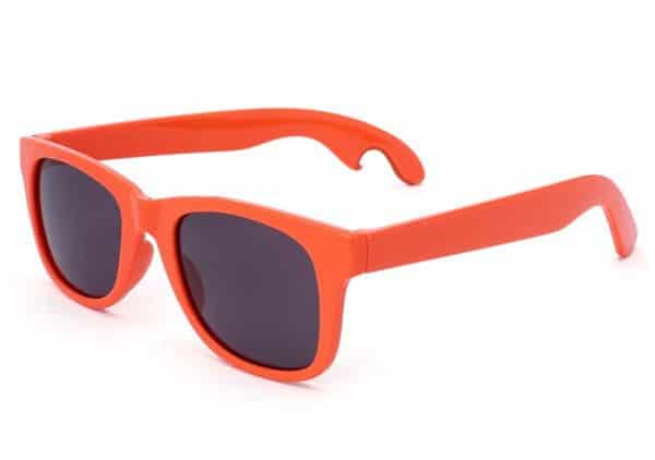 Солнцезащитные очки со встроенной открывалкой