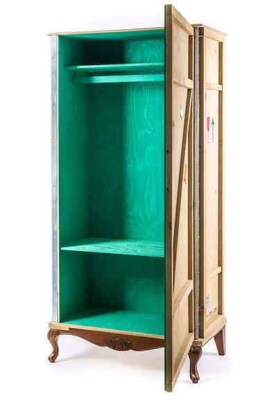 Шкаф в виде деревянного контейнера от Seletti