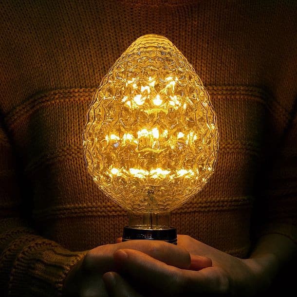 Лампочка в форме клубники