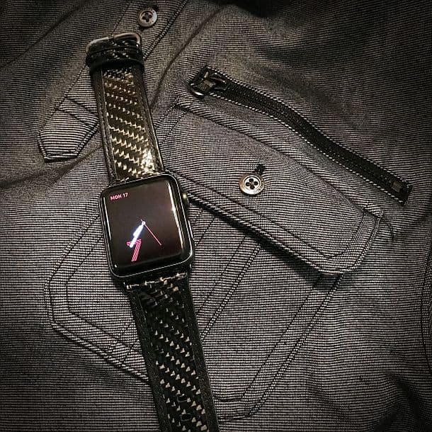Ремешок для Apple Watch, сделанный из кожи и углеродного волокна
