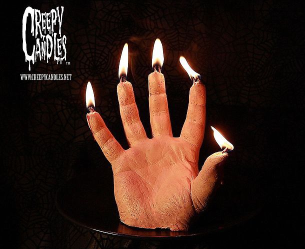Свечка для Хэллоуина в виде окровавленной руки